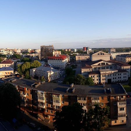 Чудова Квартира В Центрі Міста Apartment Rivne Exterior photo